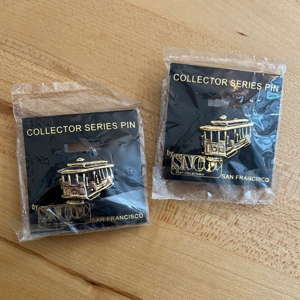🔥2 Vintage San Francisco Hat Pins Street Cable Car Trolley Lapel Jacket Gold - Picture 1 of 3
